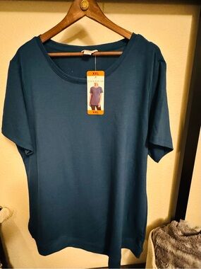 NWT Ladies Danskin top